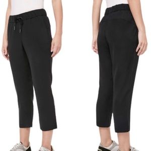 Lululemon On The Fly Crop *Woven 23" Inseam Black W6AVMS Size 4